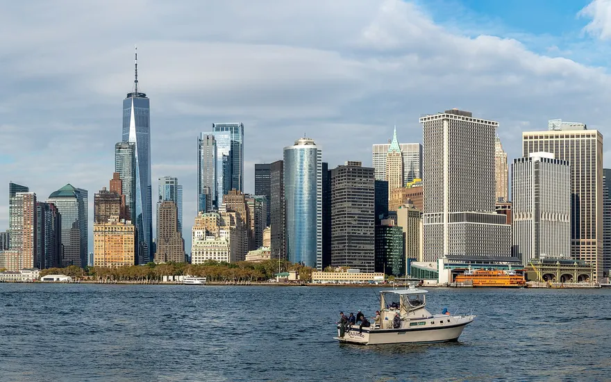 Lower Manhattan from Governors Island with a fishing boat (46294p)